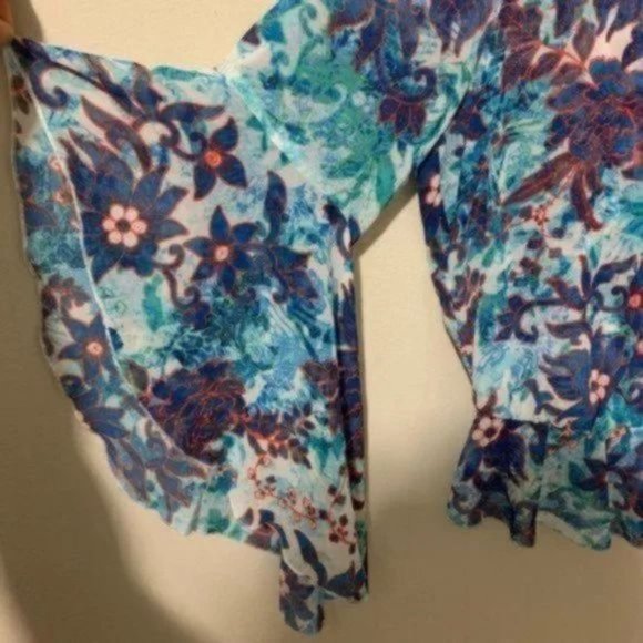 Guess blue floral print edgy and flowy crop top Size XS - Picture 8 of 12